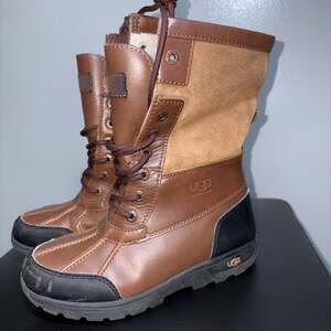 Kids Brown and black UGG boots size 2